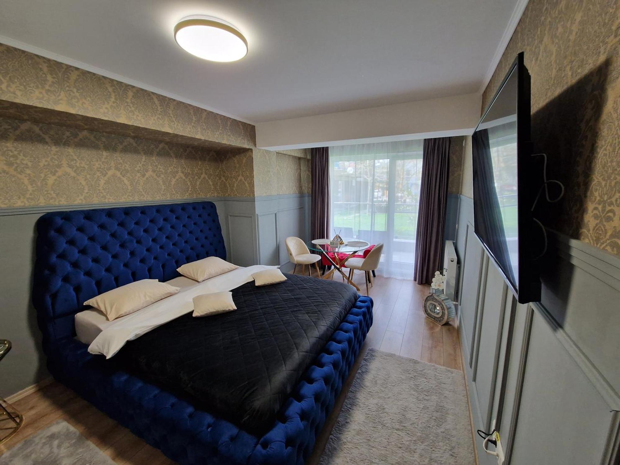 Airplane By Airport Residence أوتوبين المظهر الخارجي الصورة